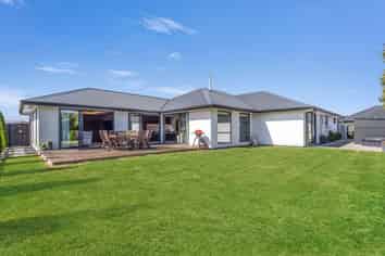 95 Oaks Drive, Lincoln