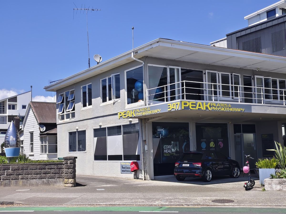 Waterfront Standalone Building for Lease Now - Widok 2
