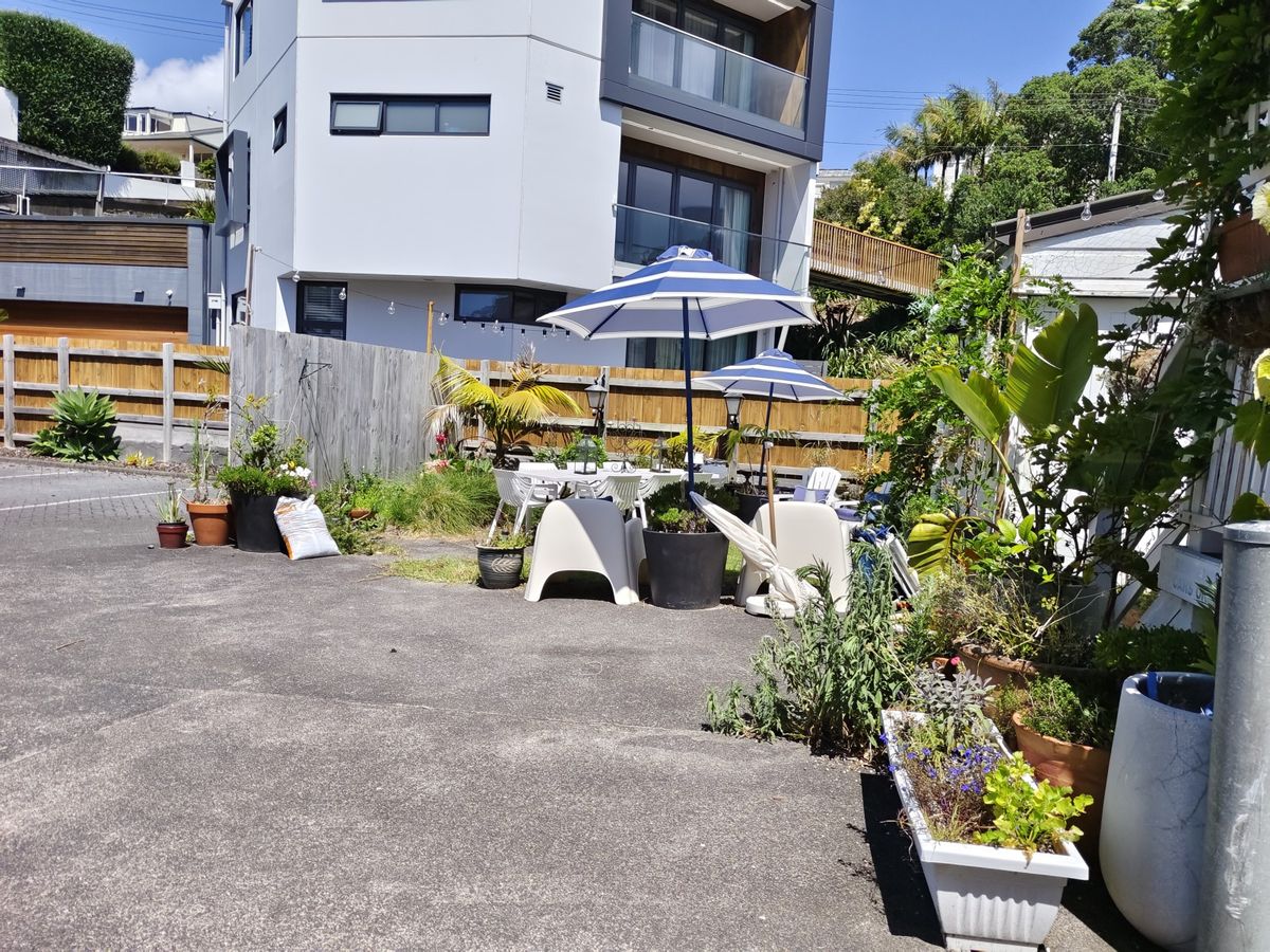 Waterfront Standalone Building for Lease Now - Więcej