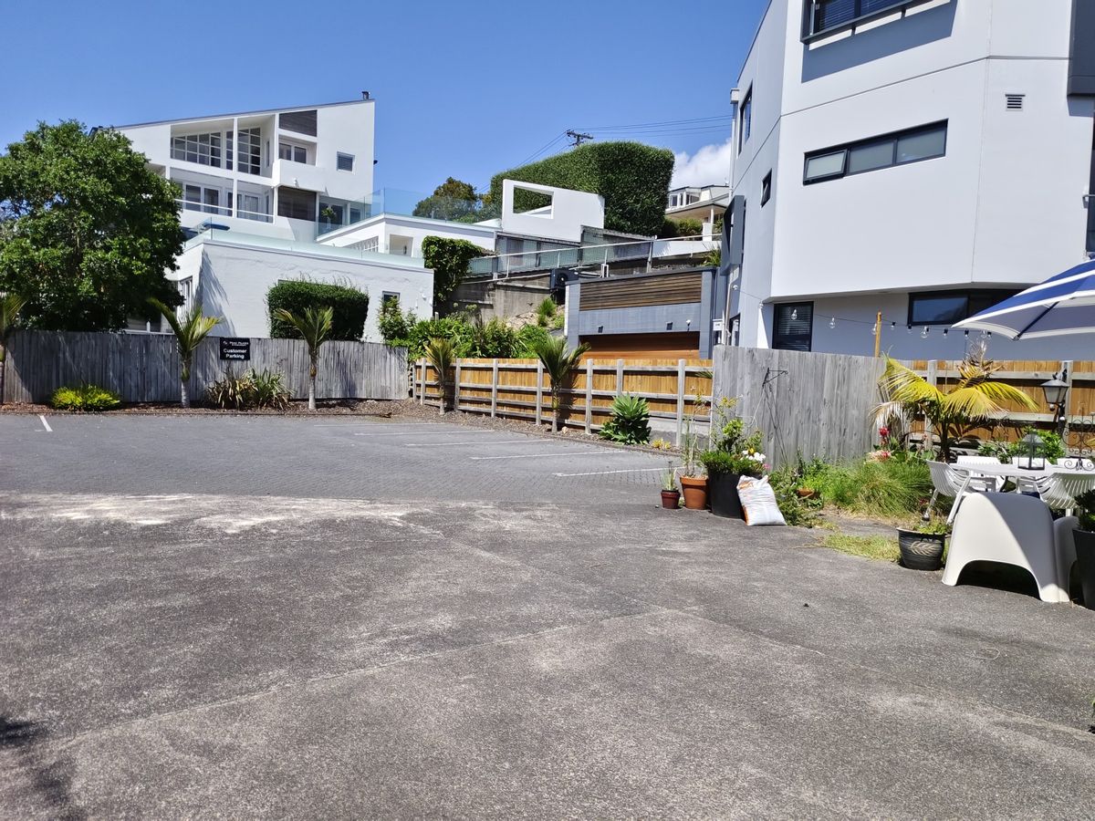 Waterfront Standalone Building for Lease Now - Widok 6