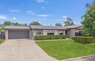 2 Four Oaks Place, Pukekohe