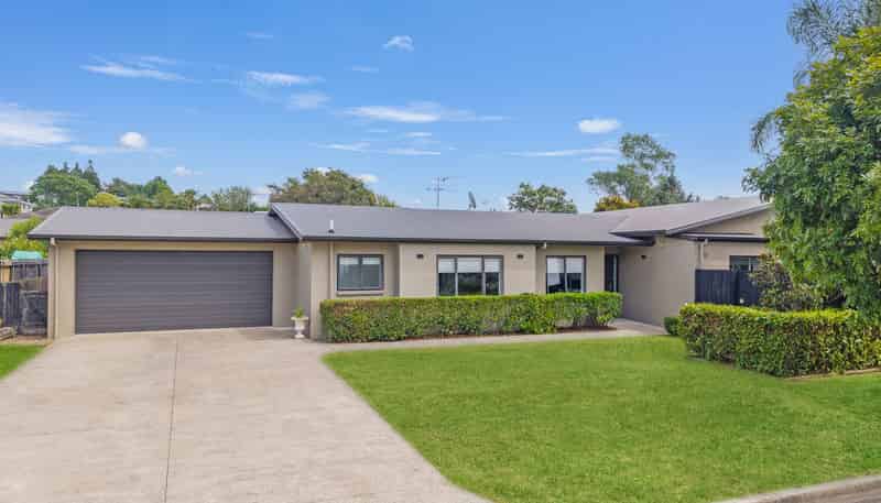 2 Four Oaks Place, Pukekohe