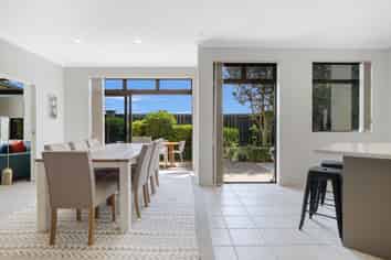 2 Four Oaks Place, Pukekohe