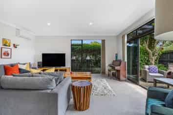 2 Four Oaks Place, Pukekohe