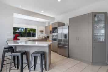 2 Four Oaks Place, Pukekohe