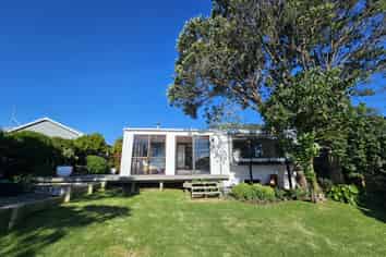 17 Haunui Road, Pukerua Bay