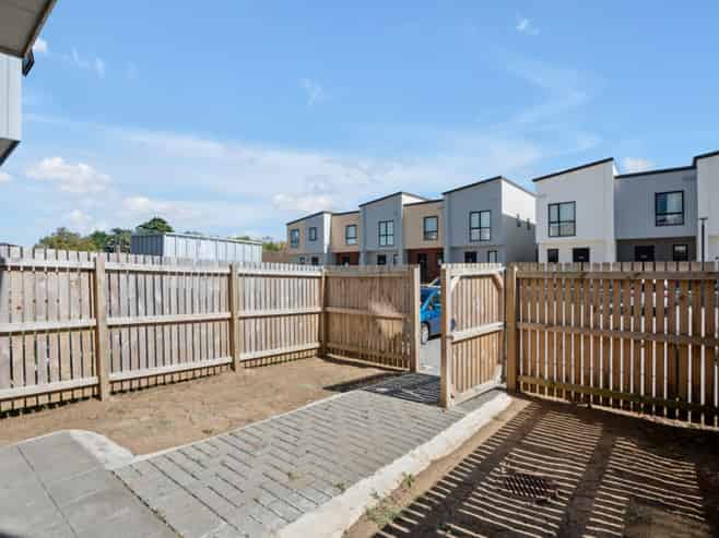 10 Aumarire Lane, Favona