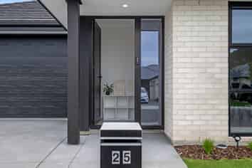 25 Henshaw Street, Woodend