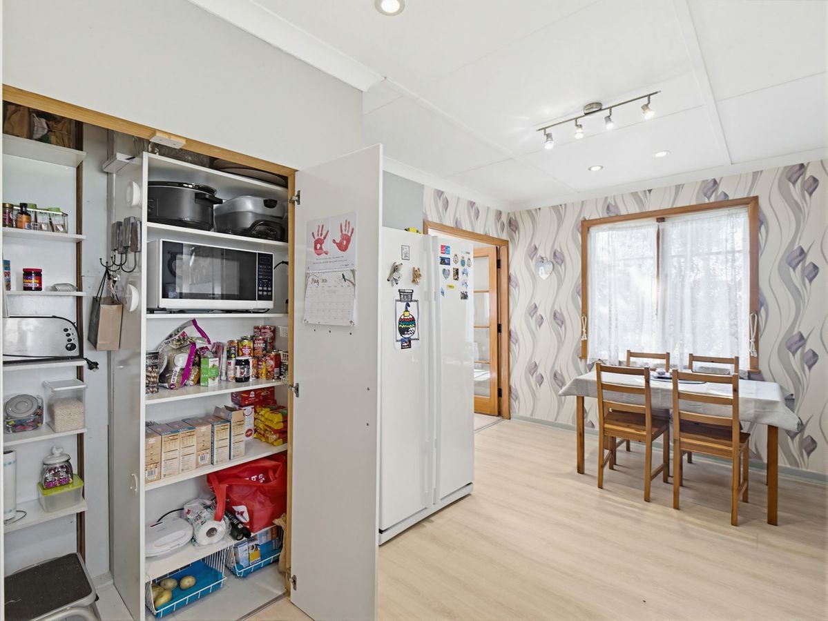 Say Hello to a Fabulous Buy.... Family Living! - Więcej