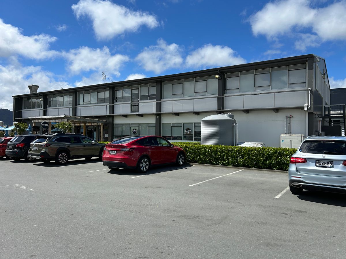 Recently Refurbished Offices with Car Parks - Ansicht 5