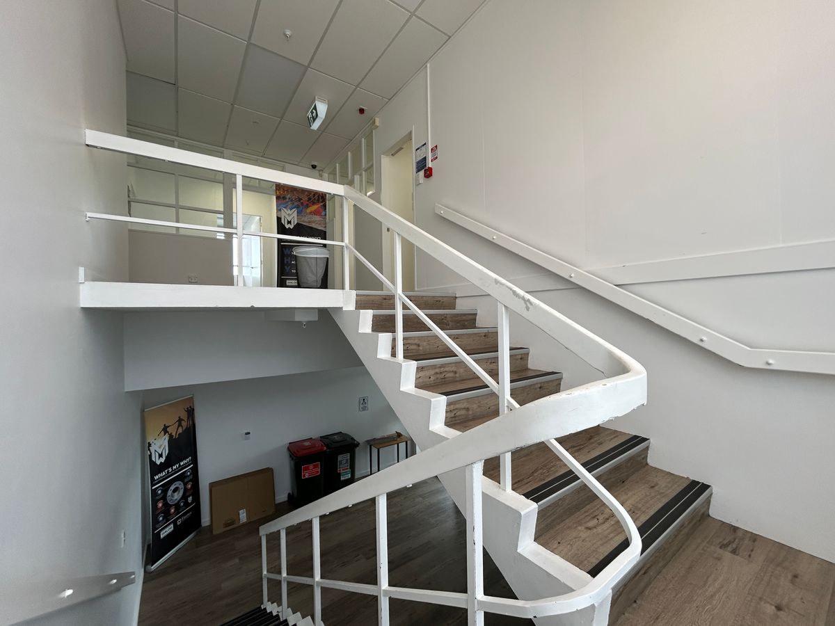 Recently Refurbished Offices with Car Parks - Mehr
