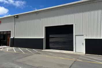 Warehouse-Style Retail