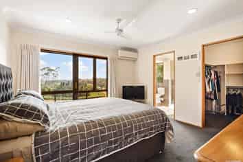 115 Sandstone Road, Whitford