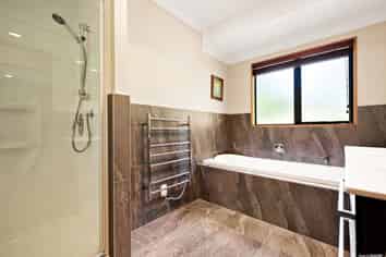 115 Sandstone Road, Whitford