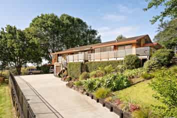 115 Sandstone Road, Whitford