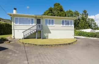 22b Kaipatiki Road, Glenfield