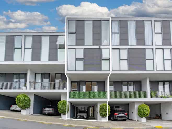 82 Fisher-Point Drive, Auckland Central