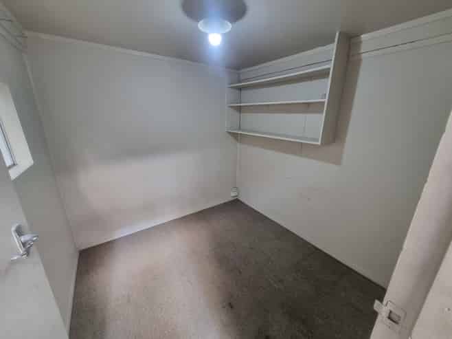 Affordable, GREAT Location Workshop & Yard