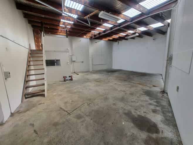 Affordable, GREAT Location Workshop & Yard