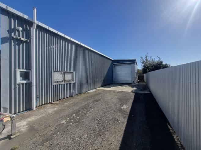 Affordable, GREAT Location Workshop & Yard