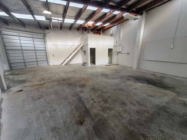 Affordable, GREAT Location Workshop & Yard