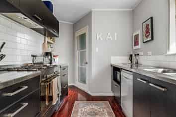 10 Awaroa Road, Sunnyvale