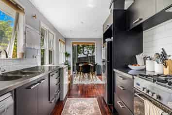 10 Awaroa Road, Sunnyvale