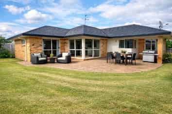 52 Nicholas Road, Somerville