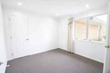 52 Nicholas Road, Somerville