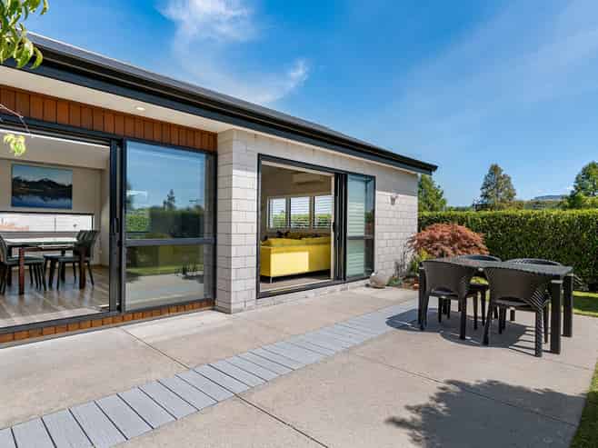 12 Ellesmere Close, Pyes Pa