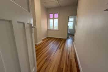 Sleek Jervois Road Office | 82 m2