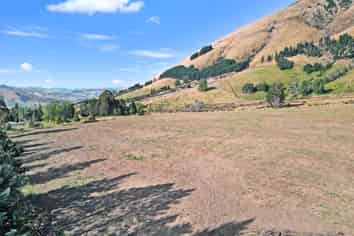 1037 Athol-Five Rivers Highway, Lumsden