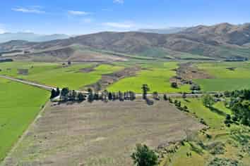 1037 Athol-Five Rivers Highway, Lumsden