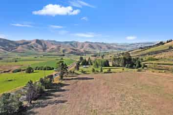 1037 Athol-Five Rivers Highway, Lumsden