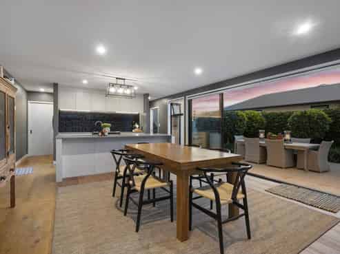 16 St Thomas Avenue, Pyes Pa