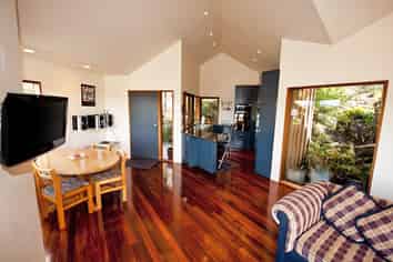 18A Beach Road, Sandspit