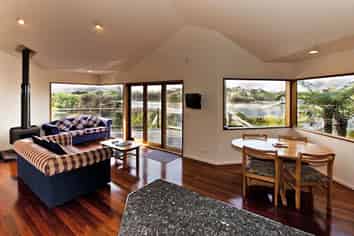 18A Beach Road, Sandspit