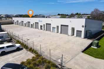 Near New Self-Contained Unit