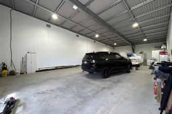 Near New Self-Contained Unit