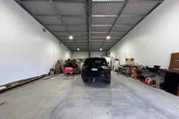 Near New Self-Contained Unit