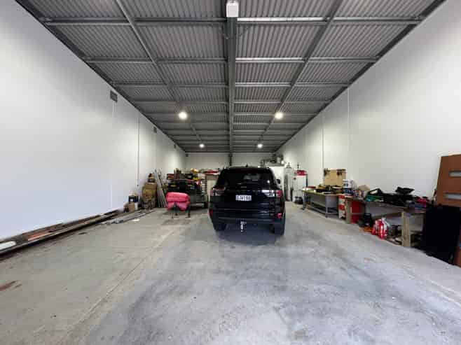 Near New Self-Contained Unit