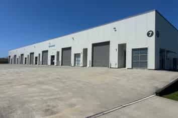 Near New Self-Contained Unit