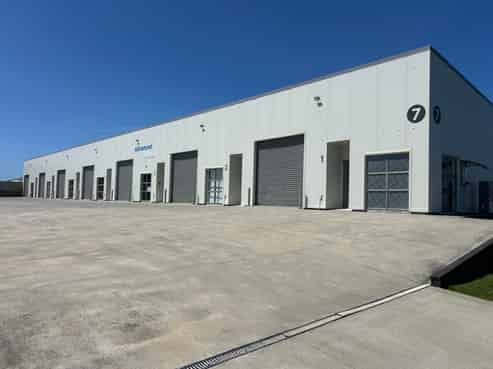 Near New Self-Contained Unit