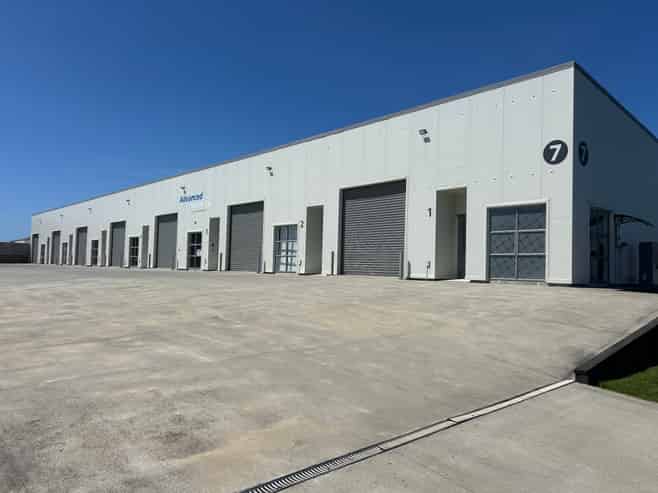 Near New Self-Contained Unit