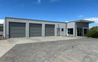 Perfect Little 3-Bay Workshop