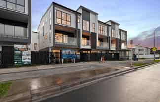 2/10 Scott Road, Hobsonville