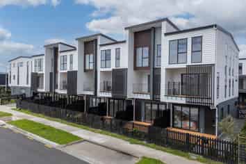 4/10 Scott Road, Hobsonville