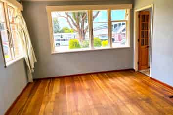 91 Pt England Road, Point England