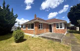 91 Pt England Road, Point England