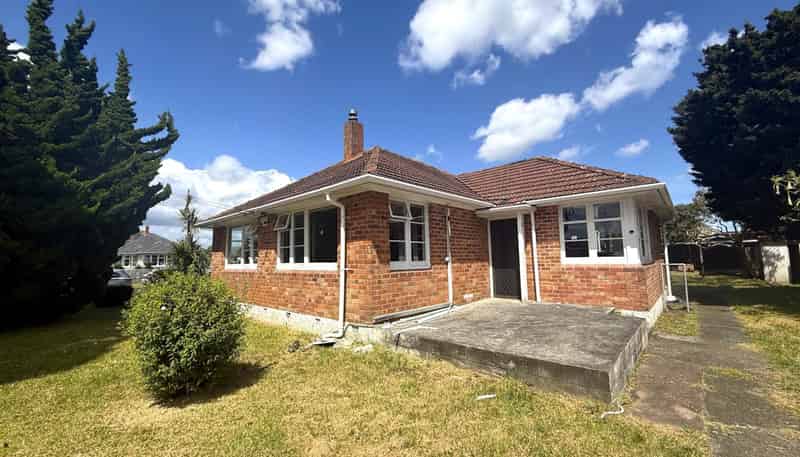 91 Pt England Road, Point England